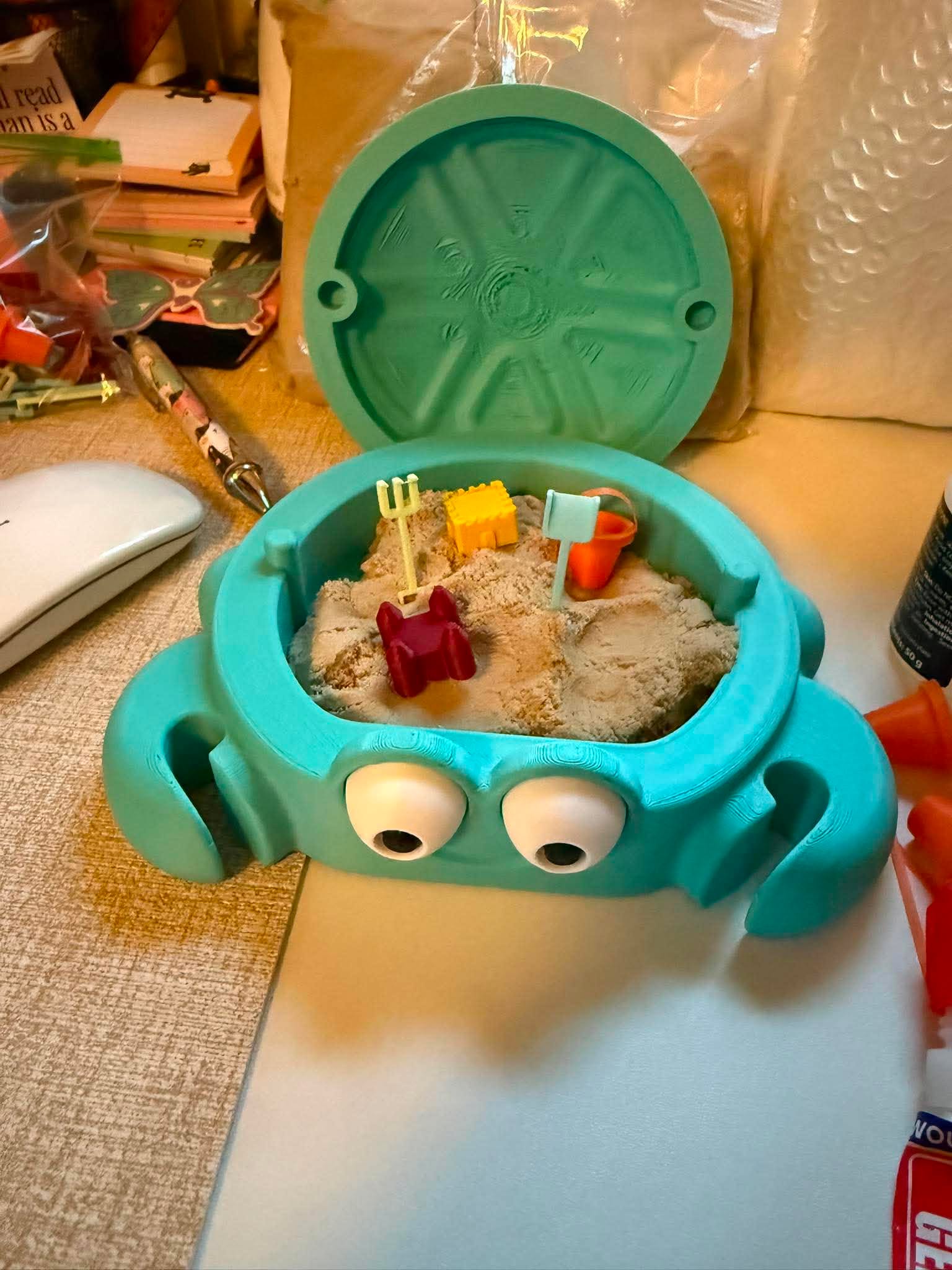 Googly-eyed crab-shaped mini sandbox